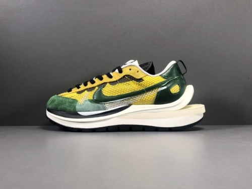 Nike Vaporwaffle sacai Tour Yellow Stadium Green