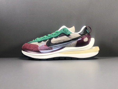 Nike Vaporwaffle sacai Villain Red Neptune Green
