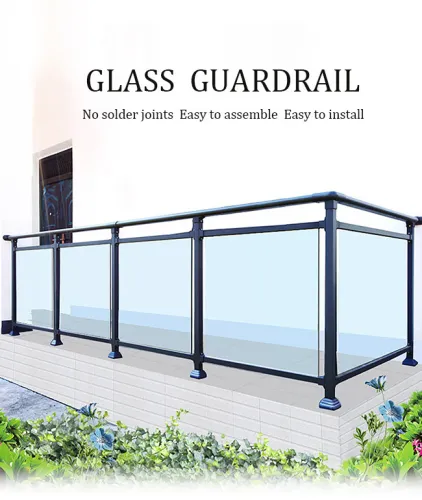 Glass balcony guardrail