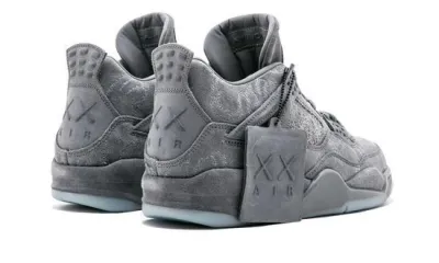Jordans 4 X KAWS Gray 930155-003