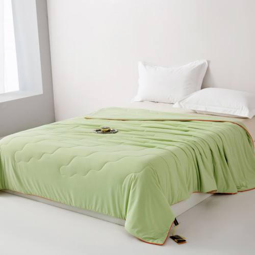 Silk Summer Quilt Super Soft Lightweight Polyester Filled Duvet Cover Cooling Quilt for Summer Suitable for Home or Hotel Use Solid Color Design