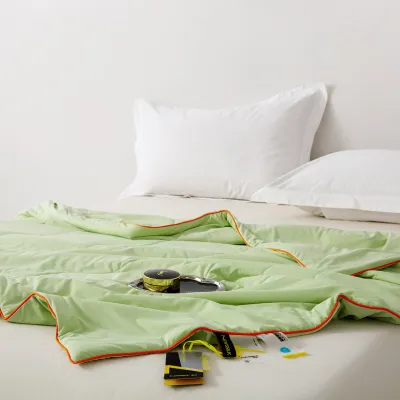 Silk Summer Quilt Super Soft Lightweight Polyester Filled Duvet Cover Cooling Quilt for Summer Suitable for Home or Hotel Use Solid Color Design