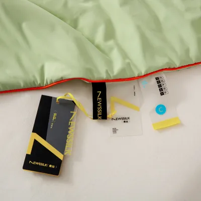 Silk Summer Quilt Super Soft Lightweight Polyester Filled Duvet Cover Cooling Quilt for Summer Suitable for Home or Hotel Use Solid Color Design