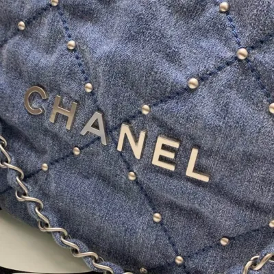CHANEL 22 SMALL HANDBAG