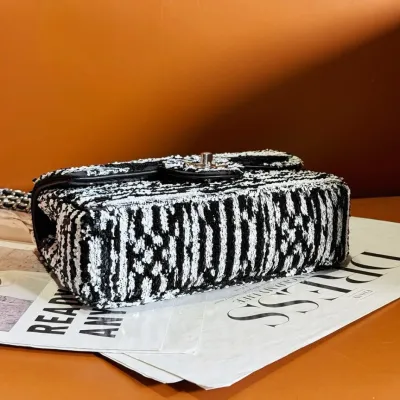 CHANEL SMALL FLAP BAG