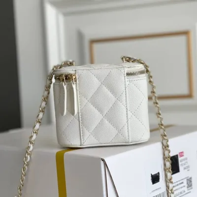 Chanel chain cosmetic bag