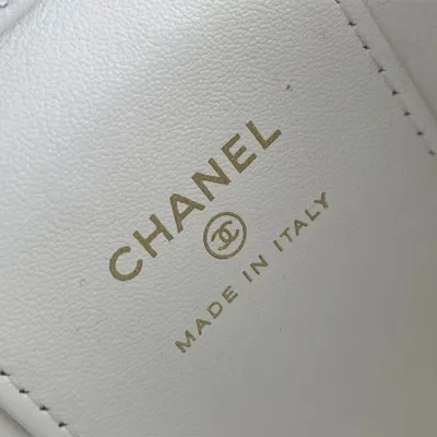 Chanel chain cosmetic bag