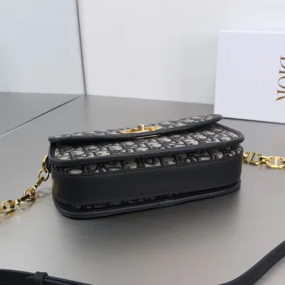 30 MONTAIGNE AVENUE BAG