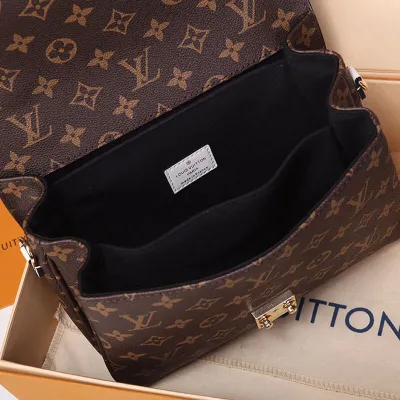 LV Pochette Metis Handbag