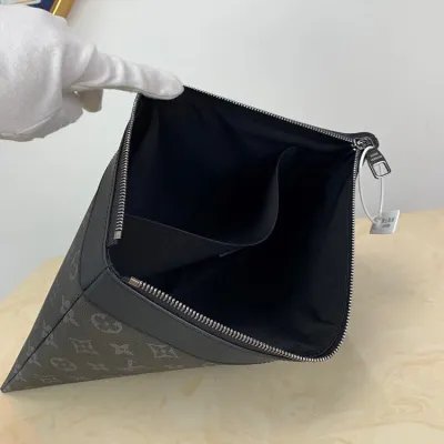LV Discovery Pochette