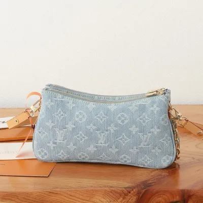 LV Liv Pochette