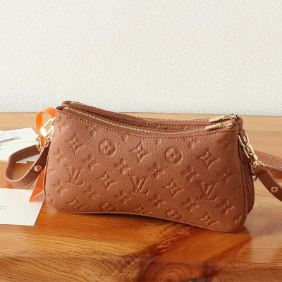 LV Liv Pochette