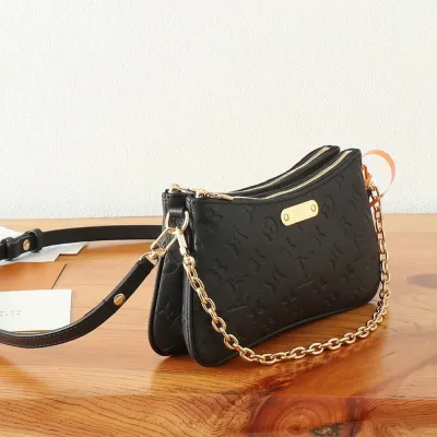 LV Liv Pochette