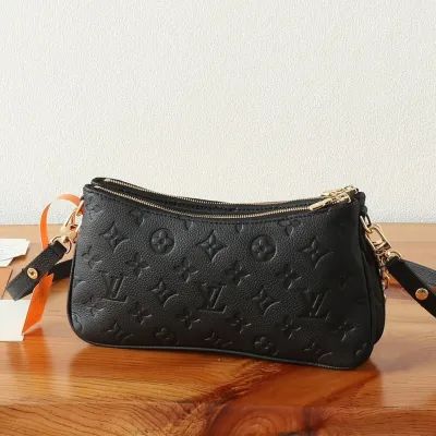 LV Liv Pochette