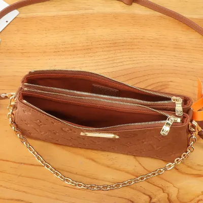 LV Liv Pochette