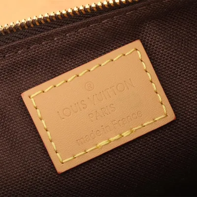 LV Liv Pochette
