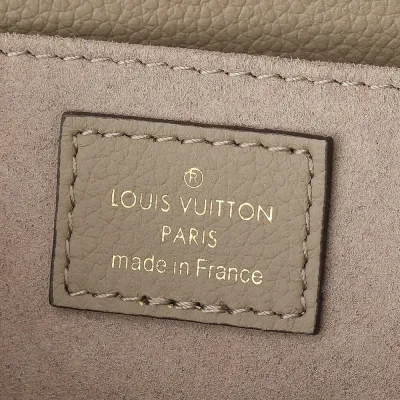 LV Pochette Metis East West