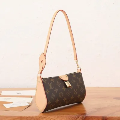LV Pochette Tirette