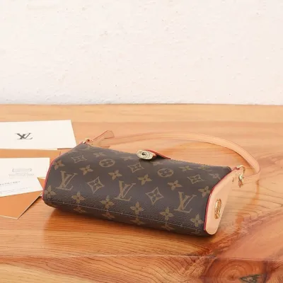 LV Pochette Tirette
