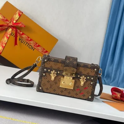 LV Petite Malle