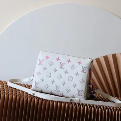 LV Coussin BB