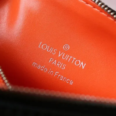 LV Coussin BB