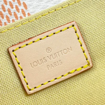 LV Pochette Metis East West