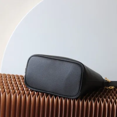 LV Lock and Walk
