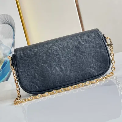 LV Wallet On Chain Ivy