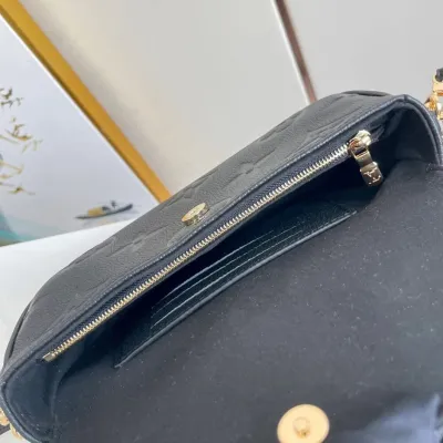 LV Wallet On Chain Ivy