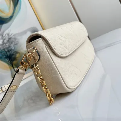 LV Wallet On Chain Ivy
