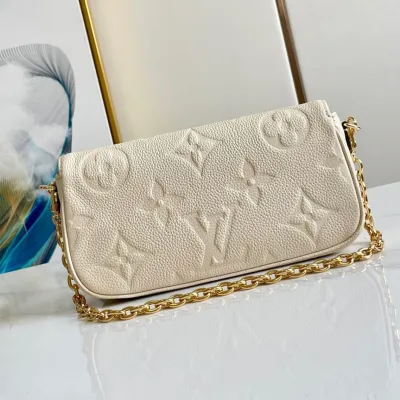 LV Wallet On Chain Ivy