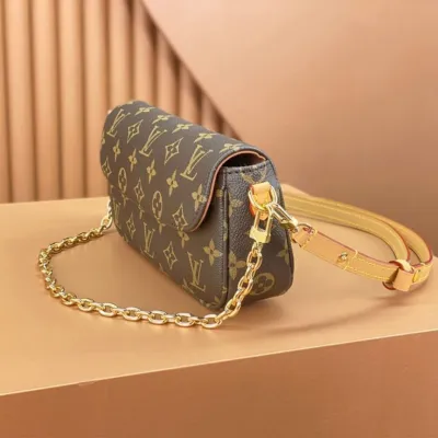 LV Wallet On Chain Ivy