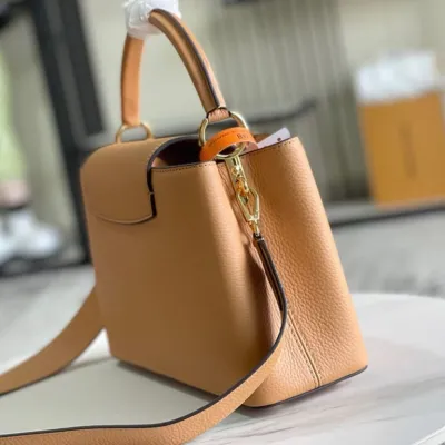 LV   Capucines MM