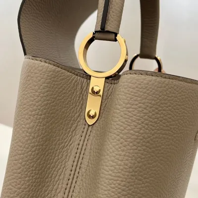 LV   Capucines MM